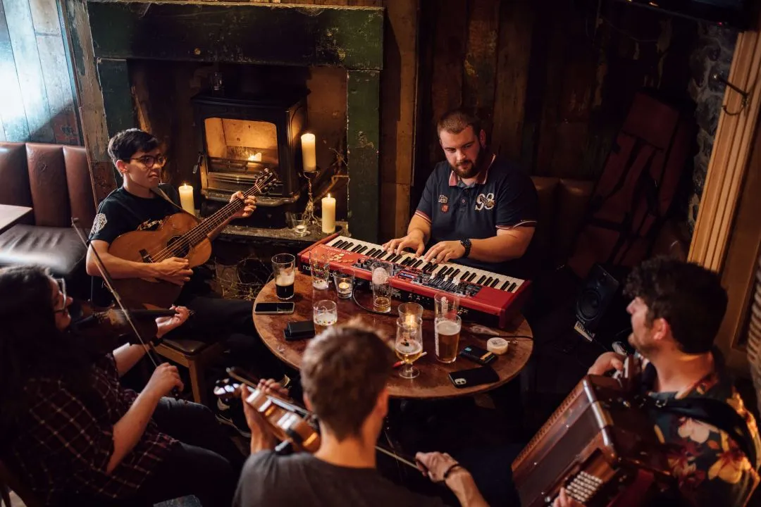 Live music bar with free entry in London
