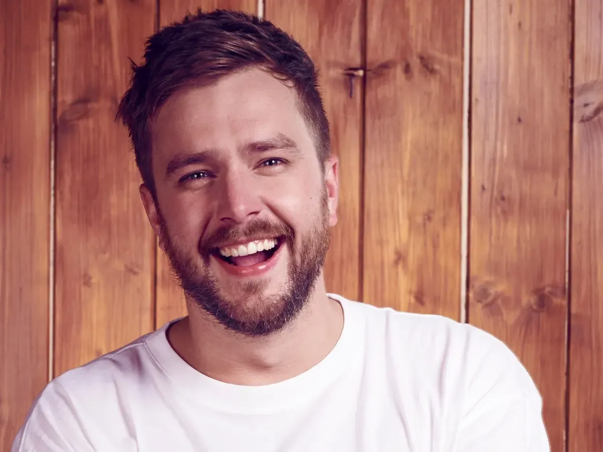 Iain Stirling